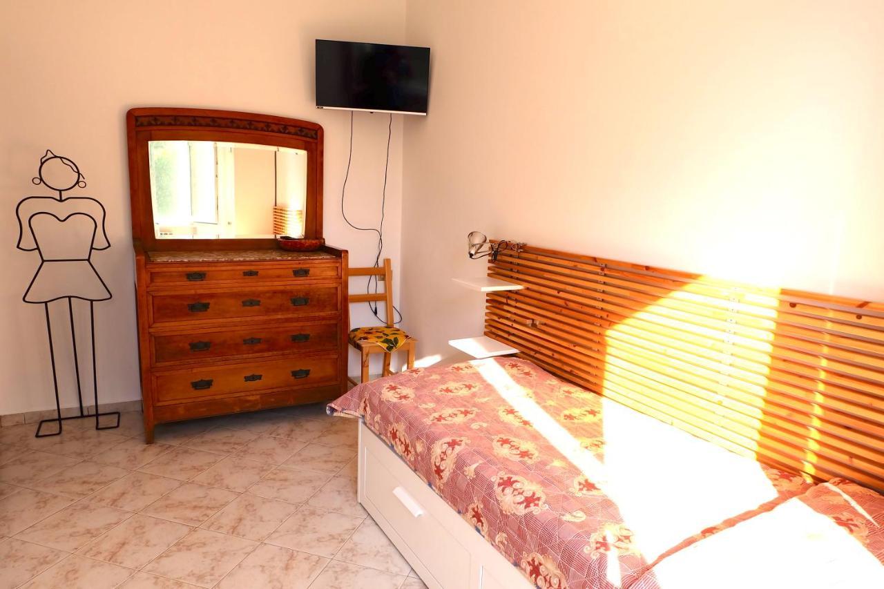 Aria Di Casa B&B Cantù Eksteriør billede